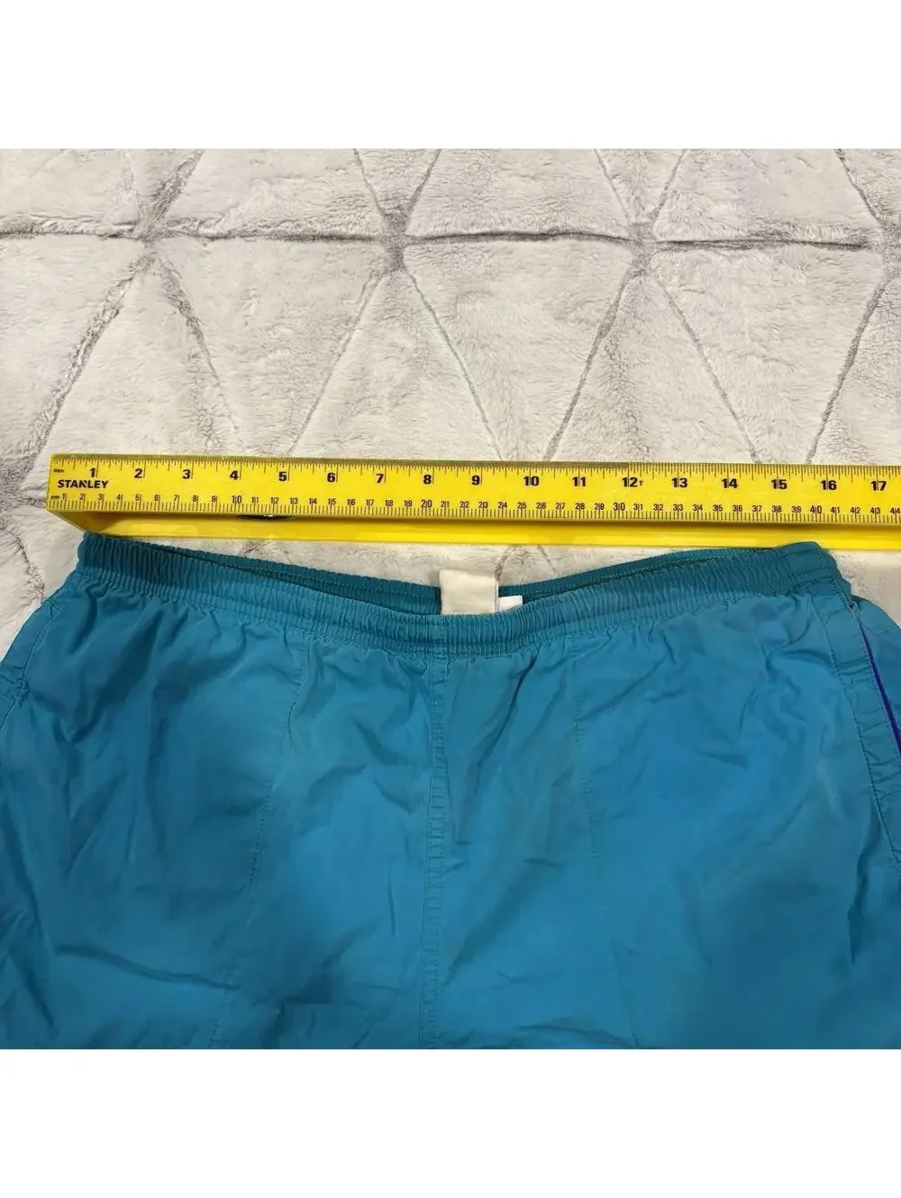 Columbia Men's Medium Blue Nylon Athletic Shorts Comfortable and Lightweight